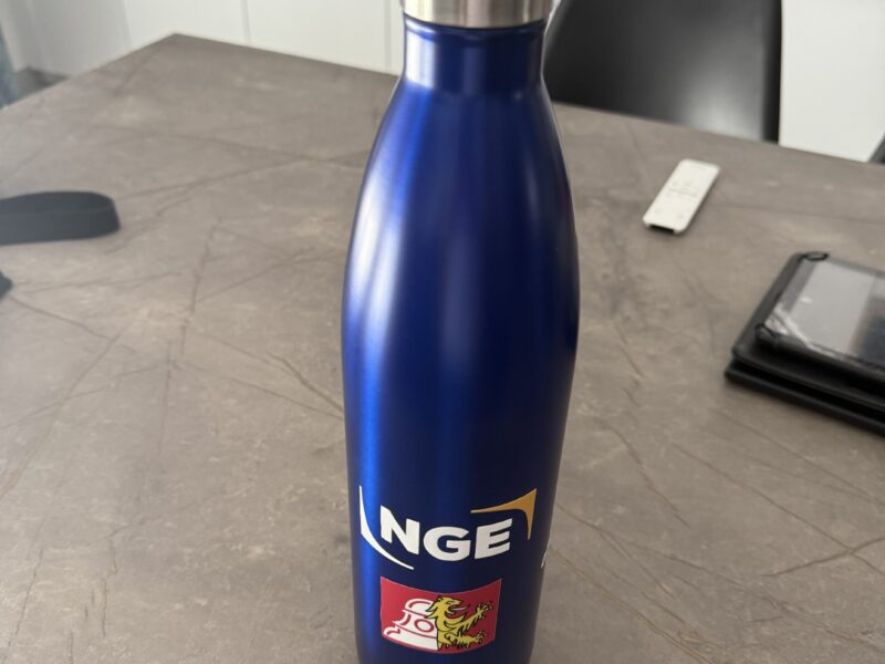 Gourde thermo personnalisée NGE — Goodie entreprise BTP — UV DTF, Objets — GalerieGRAPH Cambrai