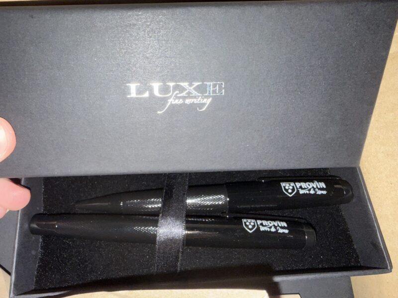 Stylo personnalisé Provin — Objet publicitaire logo entreprise — UV DTF, Objets — GalerieGRAPH Cambrai