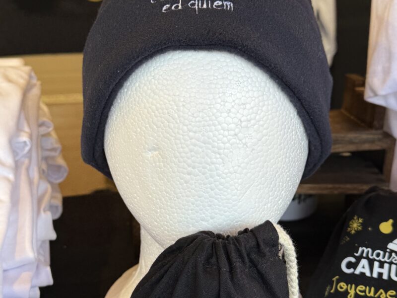 Bonnet brodé Maison Cahute — Collection textile Nord artisanale — Broderie, Événement — GalerieGRAPH Cambrai