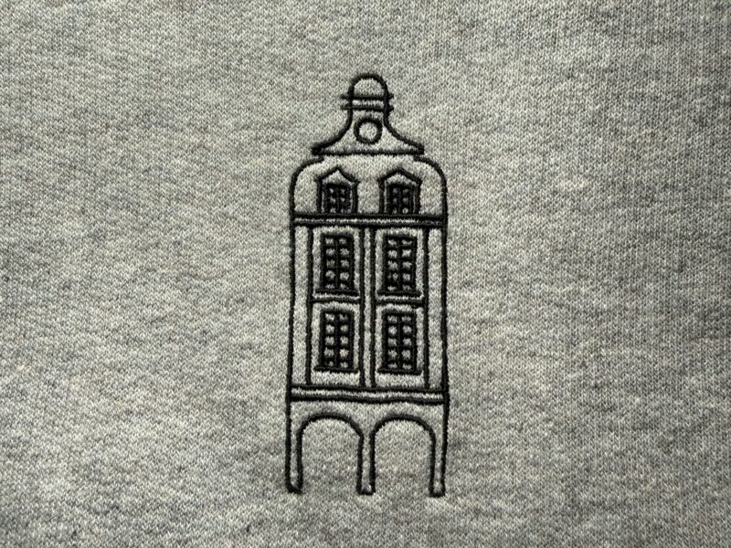Broderie Maison Cahute — Logo marque locale sur textile artisanal — Broderie, Événement — GalerieGRAPH Cambrai
