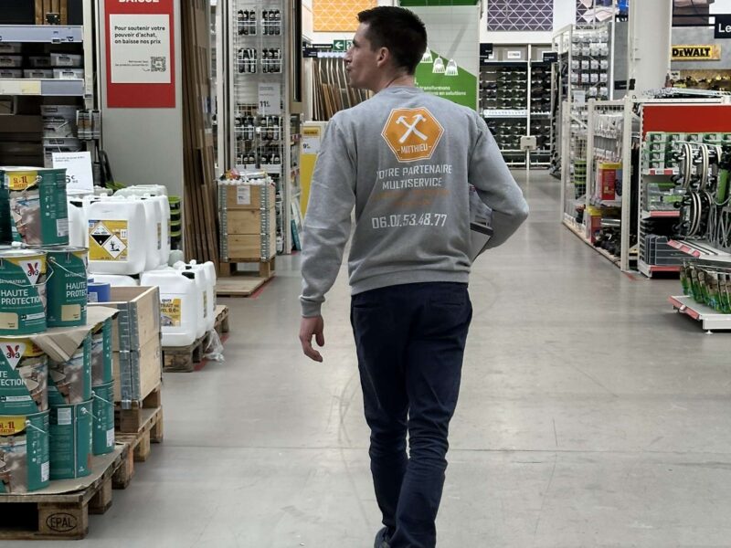 Sweat de travail Multiservice personnalisé — Broderie uniforme pro — DTF, Corporate — GalerieGRAPH Cambrai