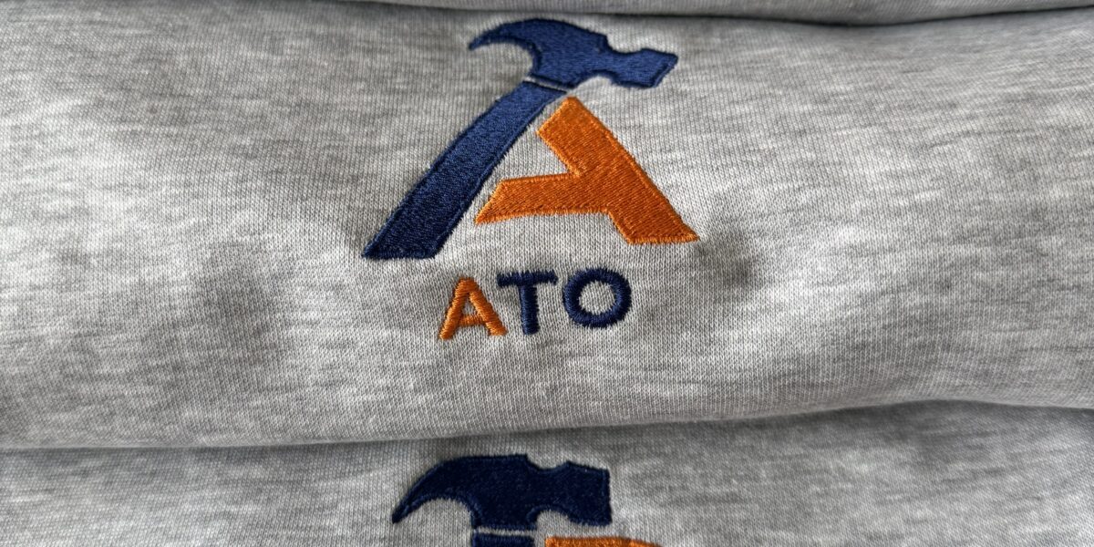 Broderie Personnalisée sur Sweat pour la société Matthieu Multiservice.
